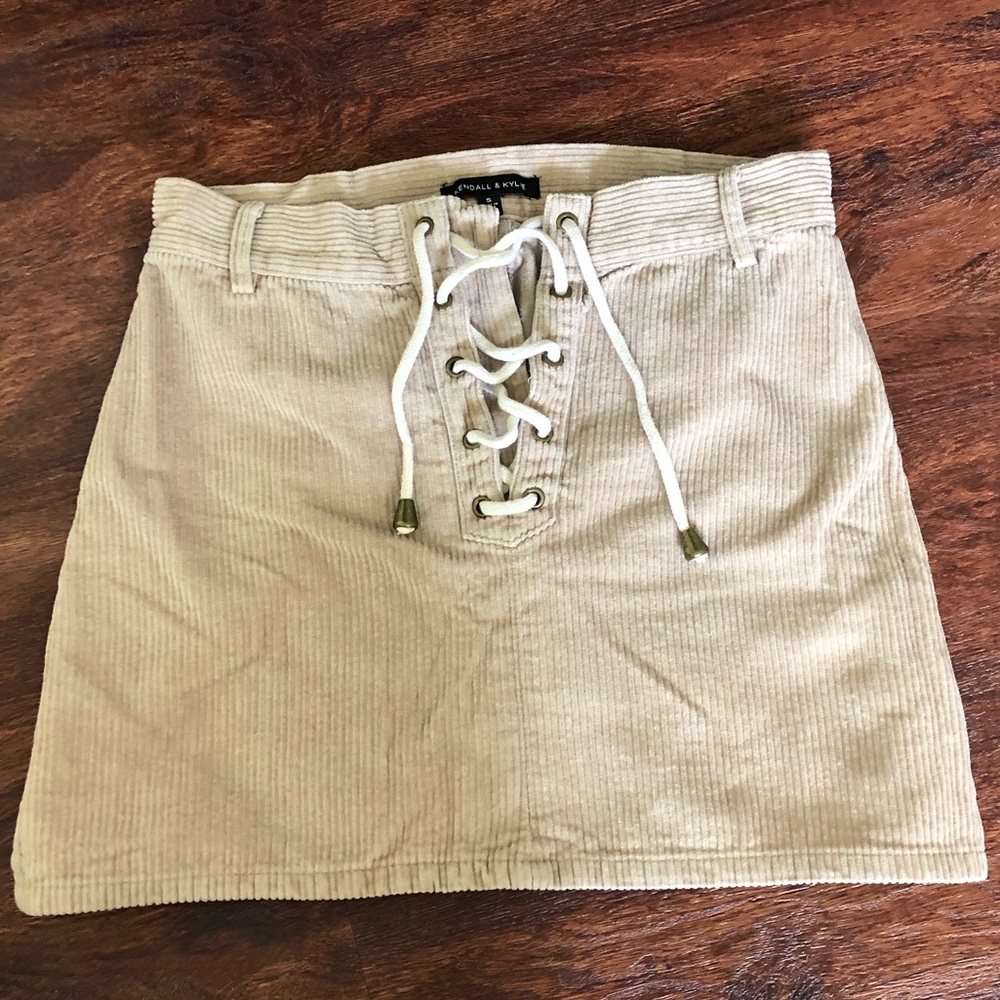 Cute tie up skirt in tan